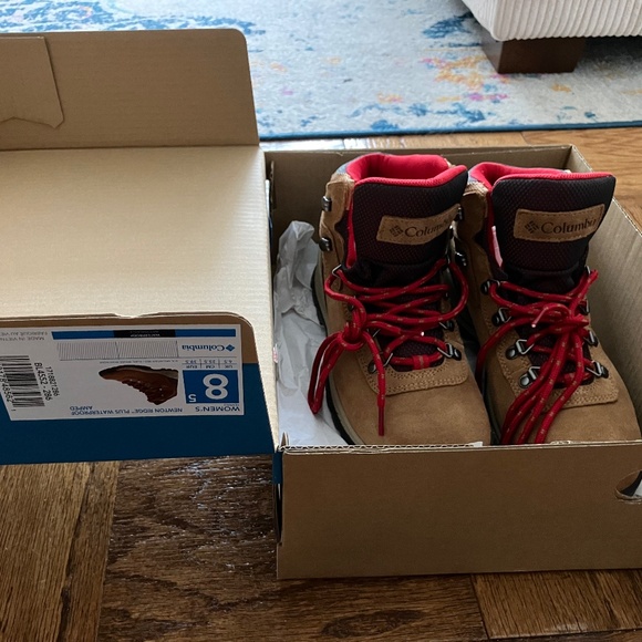 Columbia Shoes - Columbia Women’s Hiking Boots 8.5